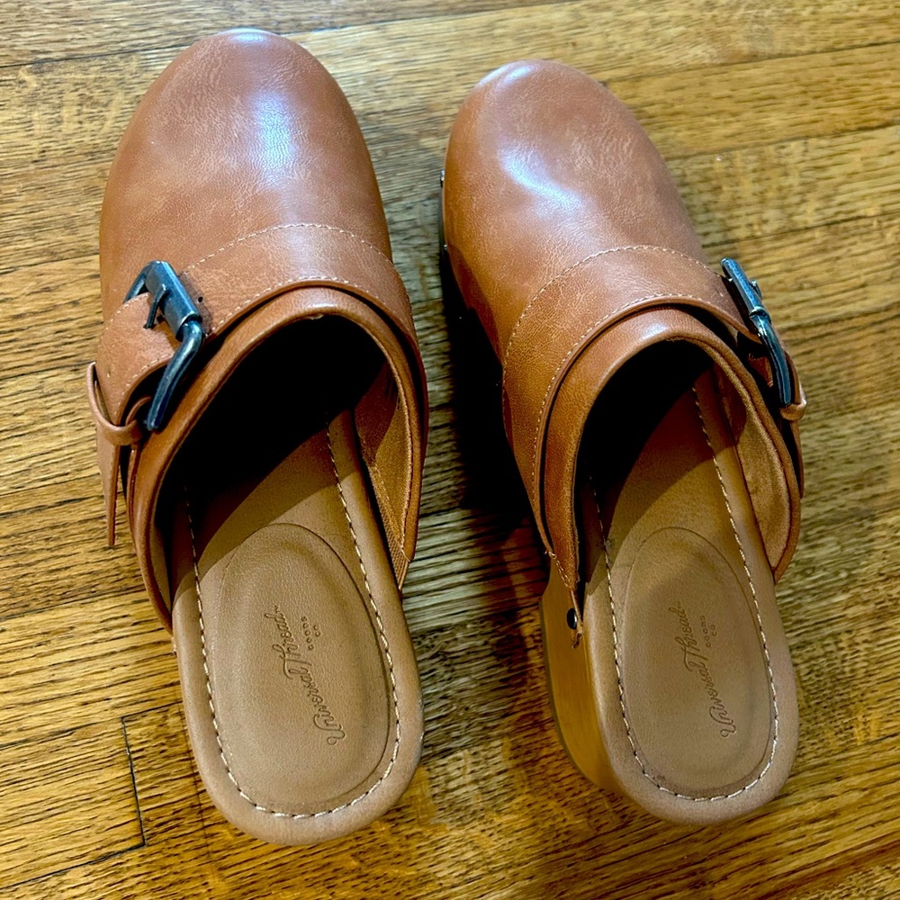 Universal Thread Brown Clogs Size 6.5 - image 1